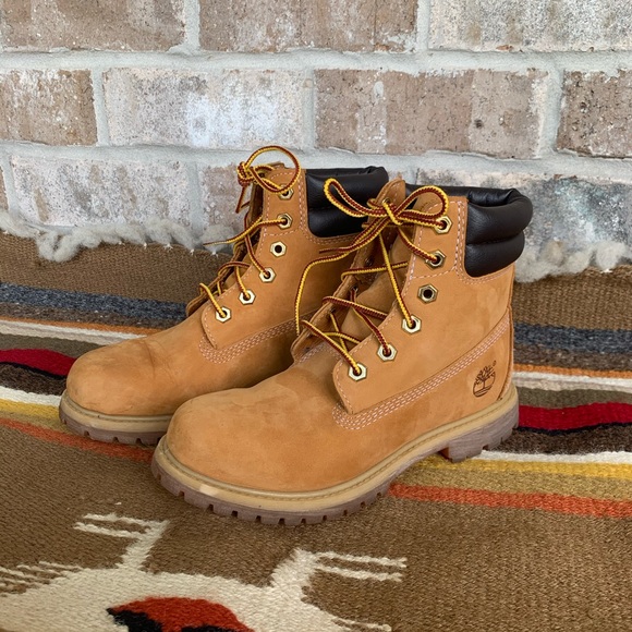 timberland black 6 inch kinsley snake heel boots